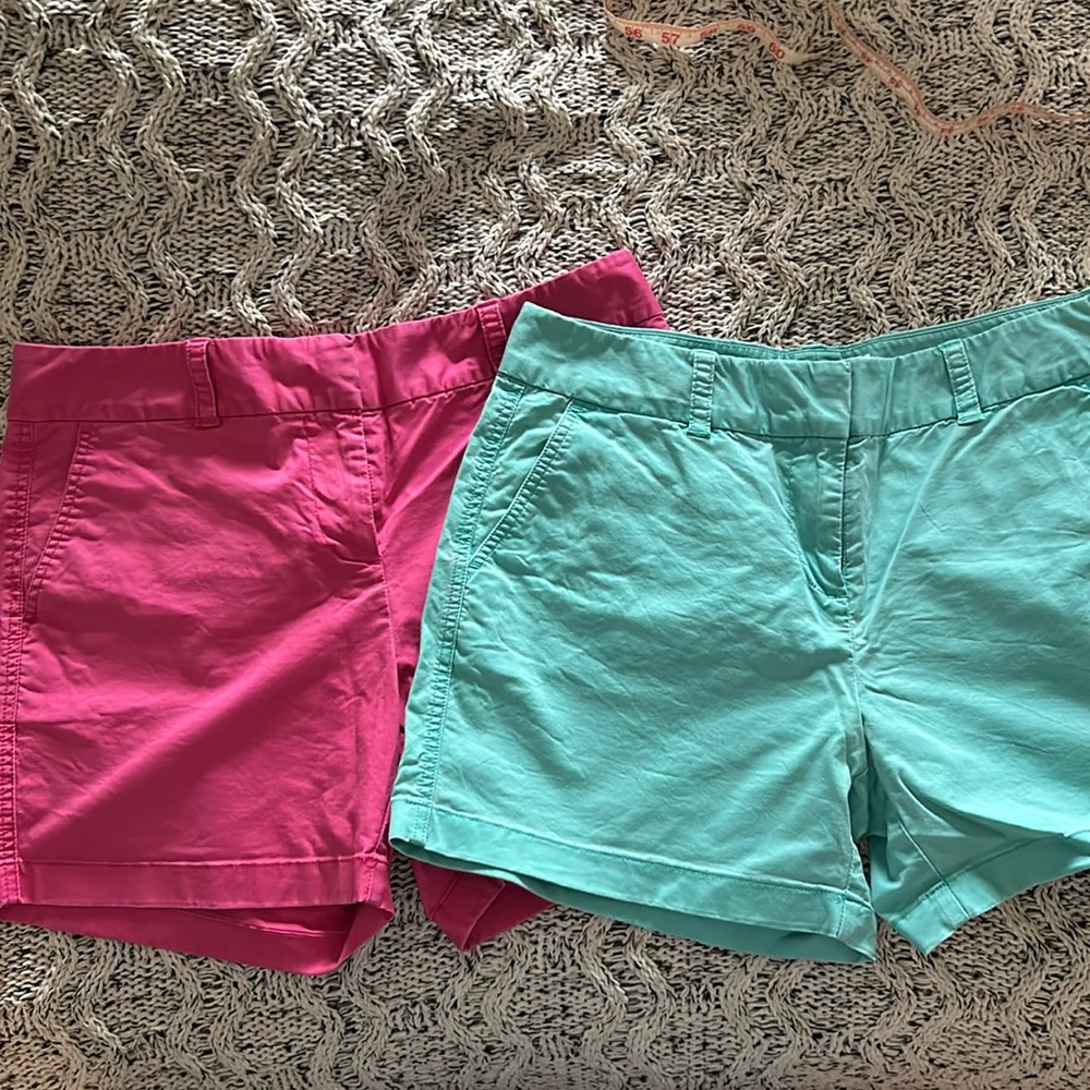 Vineyard Vines women’s shorts. Size 8. Pink and turquoise. Great condition!
